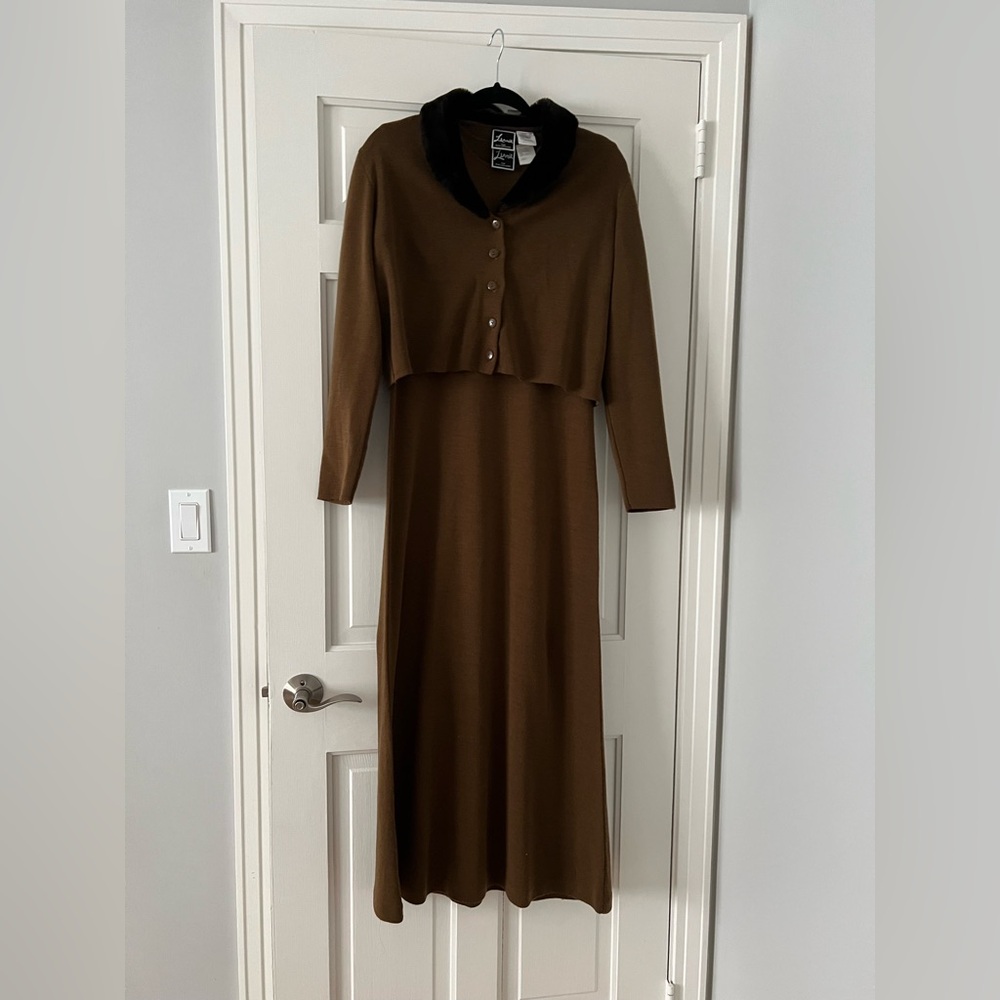 Nina Leonard Brown Long Sleeve Dress with Black Collar USA Medium